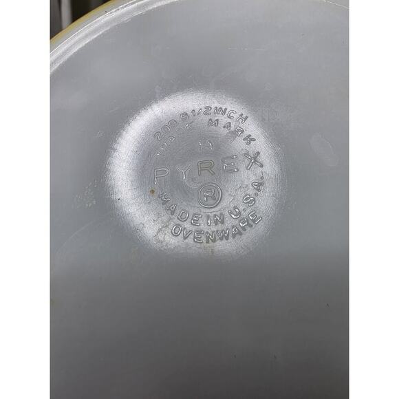 Pyrex Vintage 8.5" Pie Plate Yellow White Milk Glass USA Ovenware Dish 209 - Picture 8 of 16